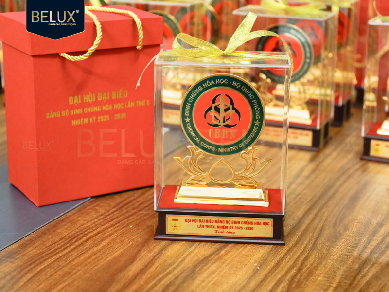 Lô Biểu trưng đế sen Binh Chủng Hóa Học cao 22cm bằng đồng mạ vàng 24k thiết kế theo yêu cầu